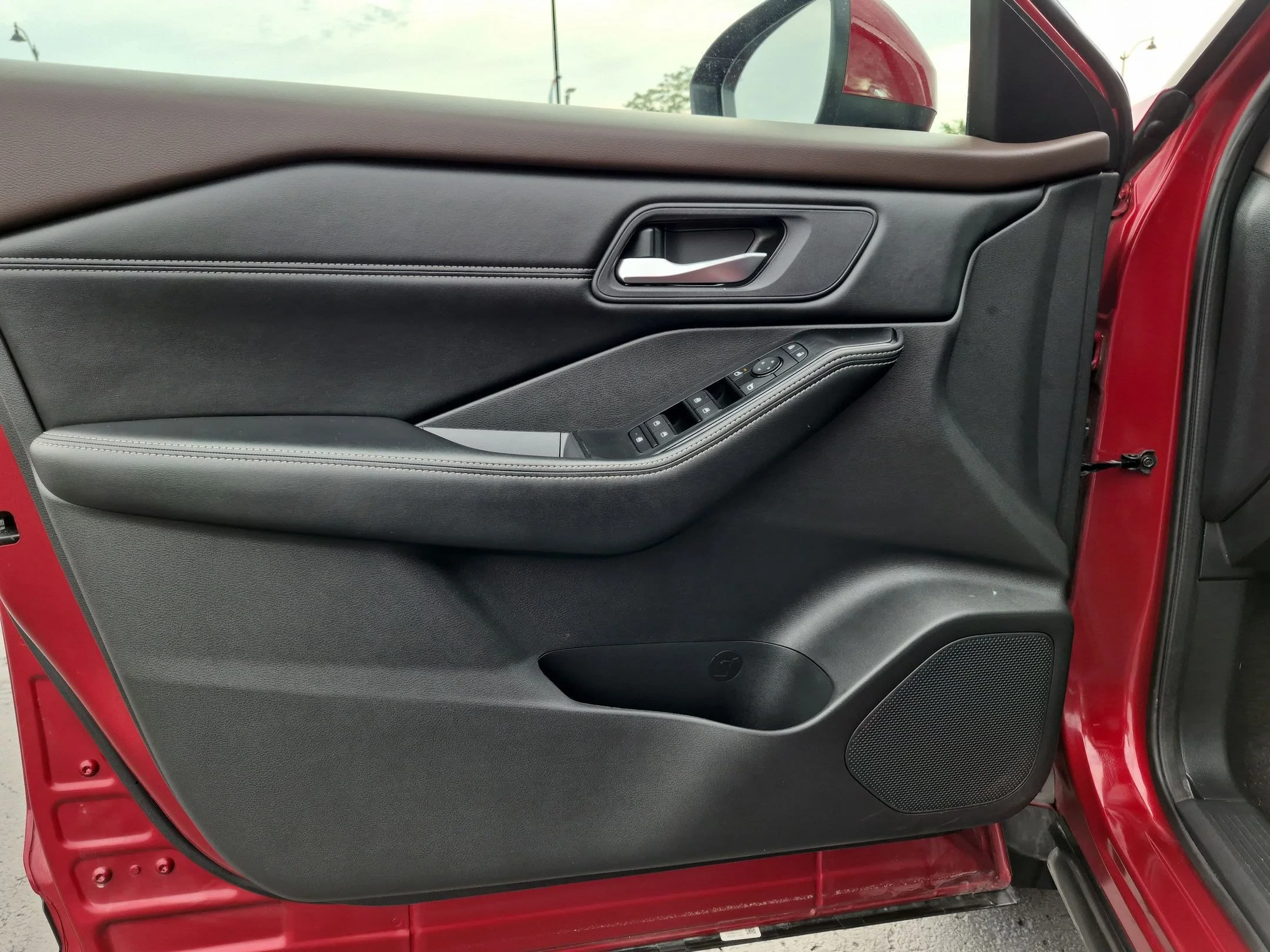 Used 2023 Scarlet Ember Tintcoat Nissan SV image 13
