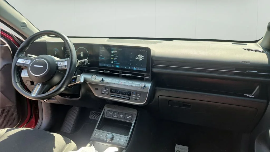 Used 2025 Red Hyundai SEL image 9