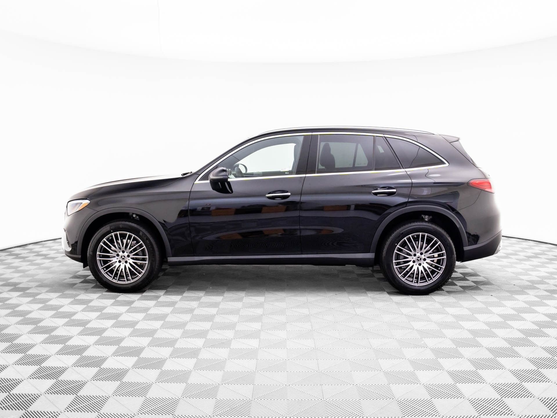 New 2026 Black Mercedes-Benz GLC 300 image 2
