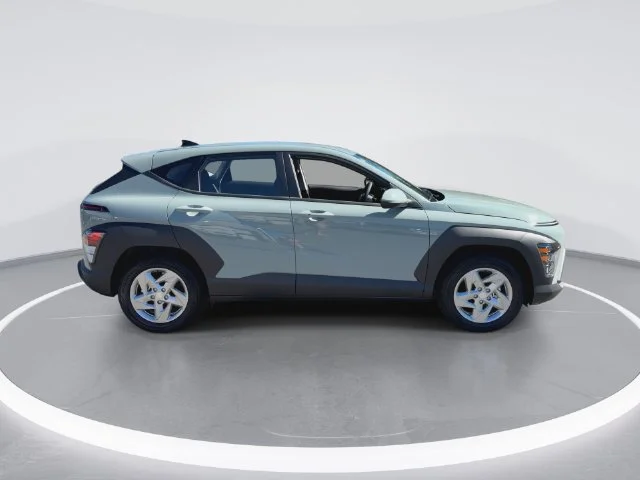 Used 2027 Green Hyundai SE image 9