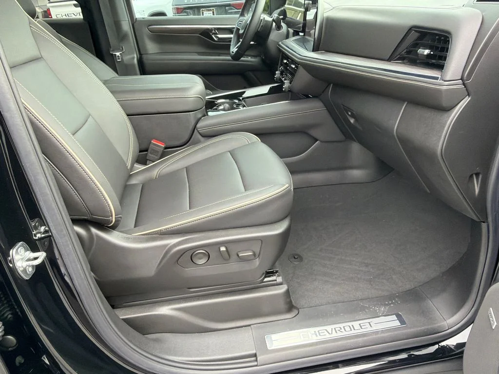 Used 2025 Black Chevrolet Premier image 13