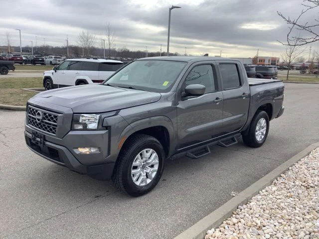 2022 Nissan Frontier SV Crew Cab 4X4 SWB's photo