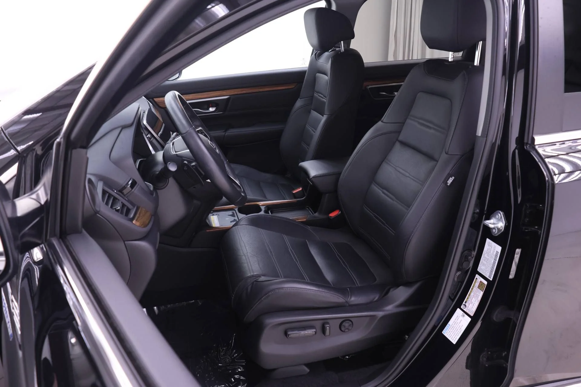 Certified Used 2022 Crystal Black Pearl Honda Touring image 4