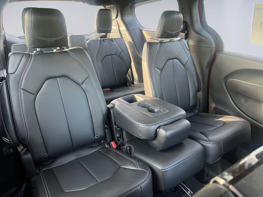 2026 Chrysler Pacifica Select - Photo 19