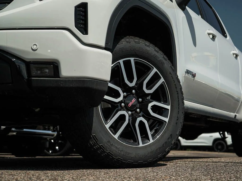 New 2026 Summit White GMC AT4 image 5