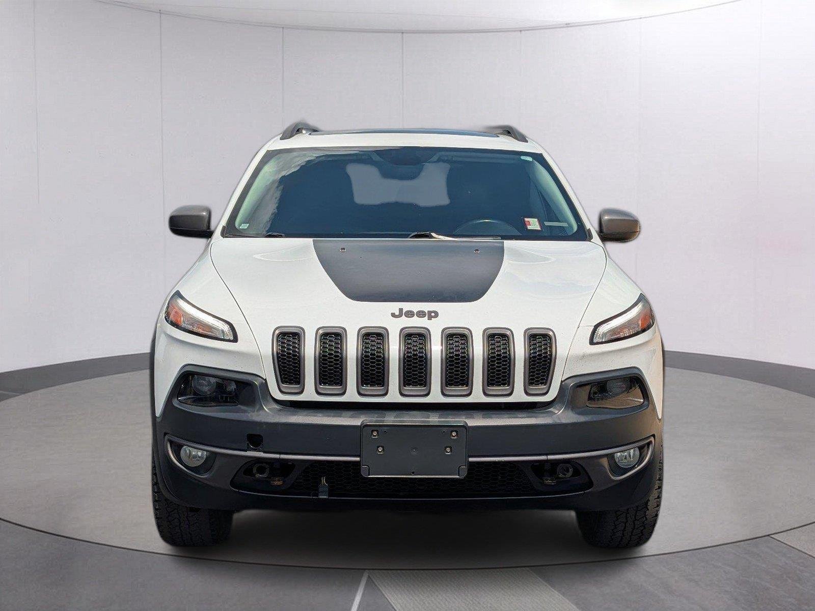 Used 2015 Bright White Clearcoat Jeep Trailhawk image 8