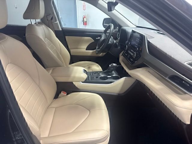 Used 2021 Brown Toyota XLE image 28
