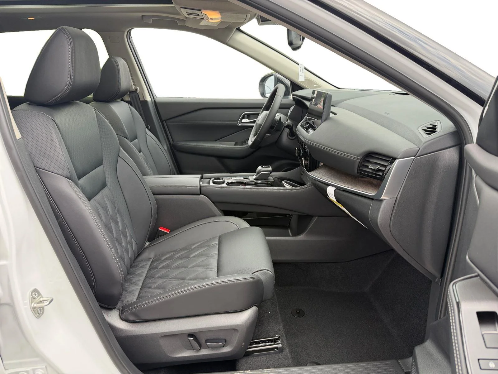 New 2026 Everest White Pearl/Super Black Nissan Platinum image 27