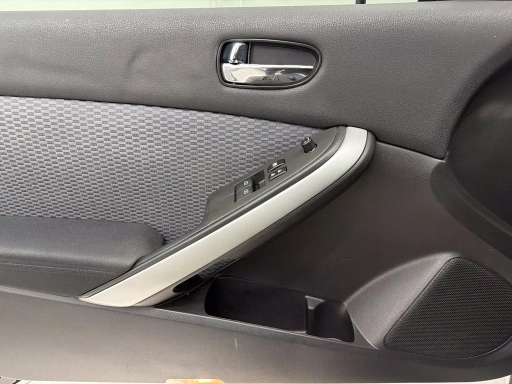 Used 2009 Silver Nissan 3.5 SE image 21