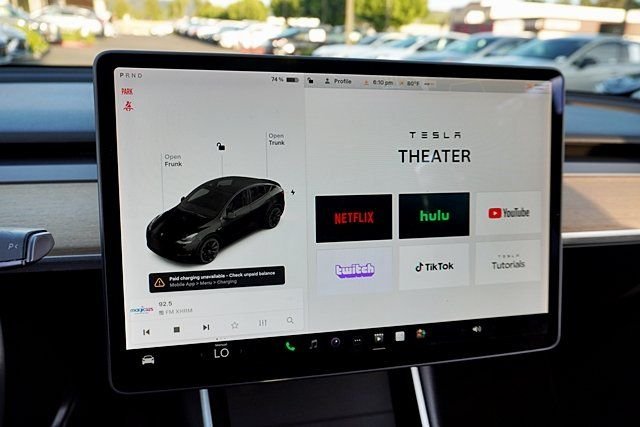 Used 2020  Tesla Long Range image 29