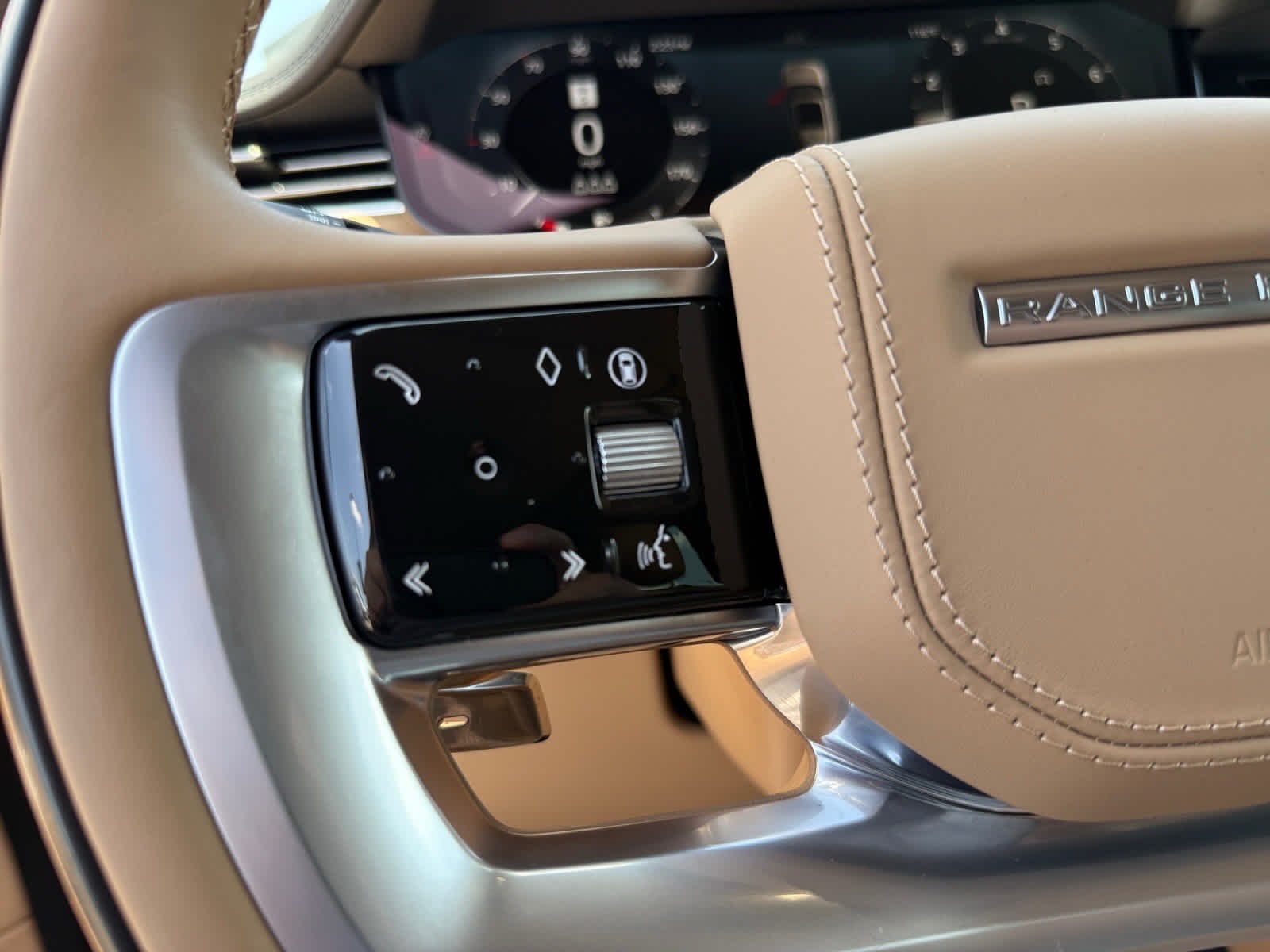 2025 Land Rover Range Rover SE - Photo 24