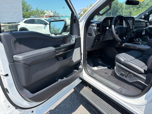 New 2026 Star White Metallic Tri-Coat Ford Platinum® image 13