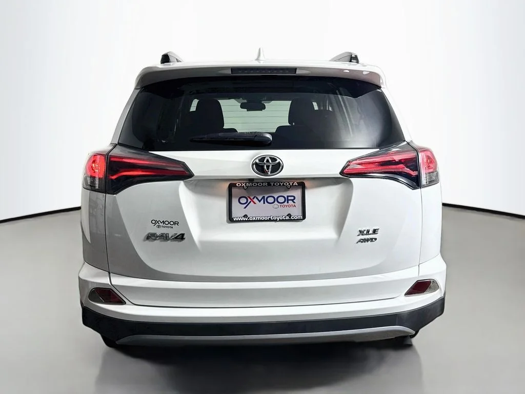 Certified Used 2018 Super White Toyota XLE image 6