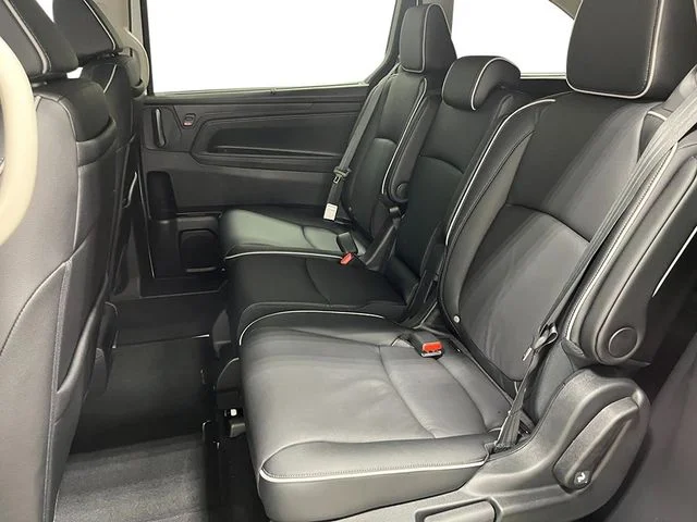 New 2026 Solar Silver Metallic Honda Touring image 26