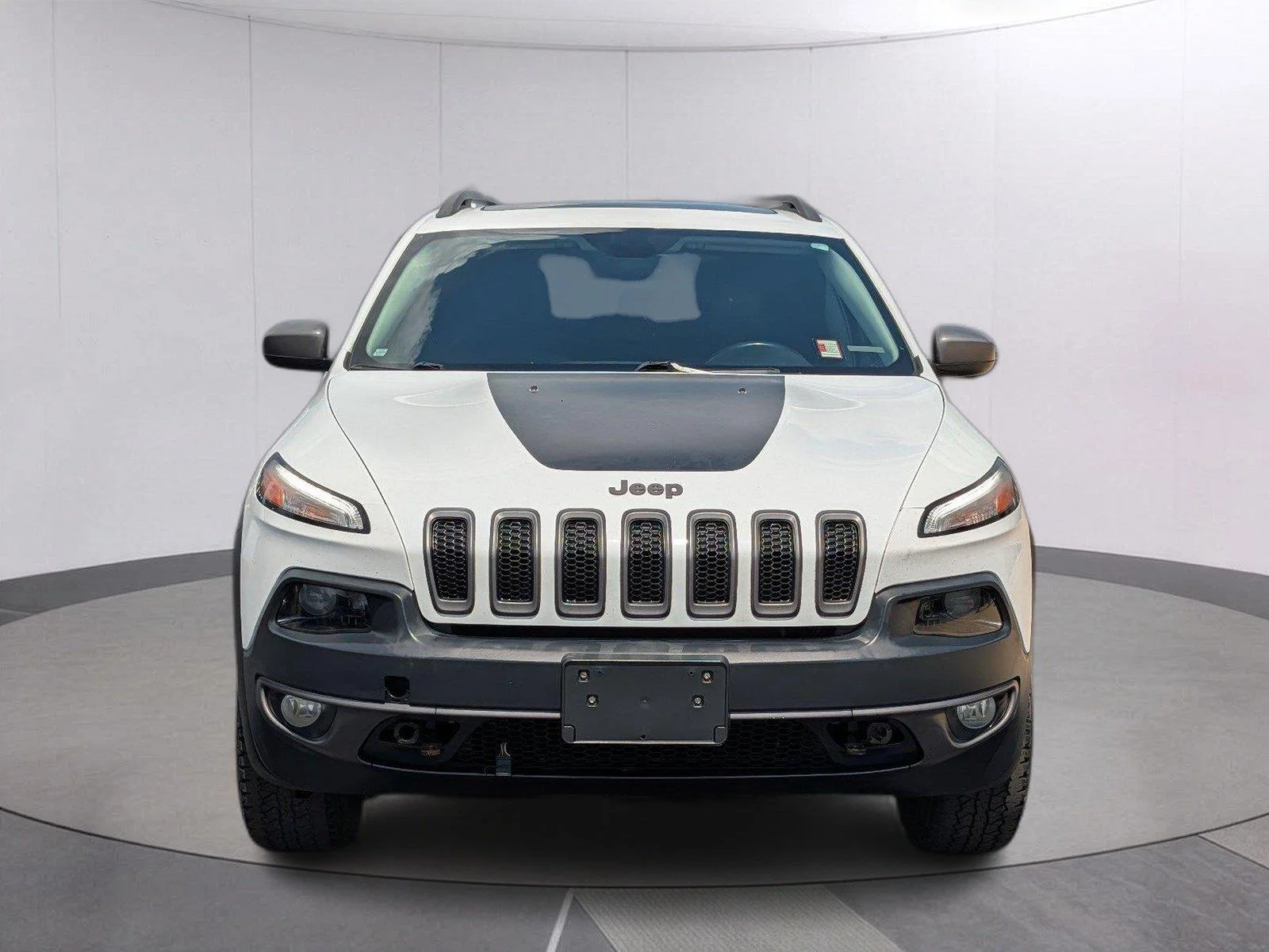 Used 2015 Bright White Clearcoat Jeep Trailhawk image 8