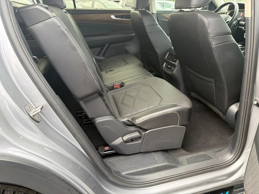 Used 2024  Volkswagen 2.0T SE w/Technology image 15