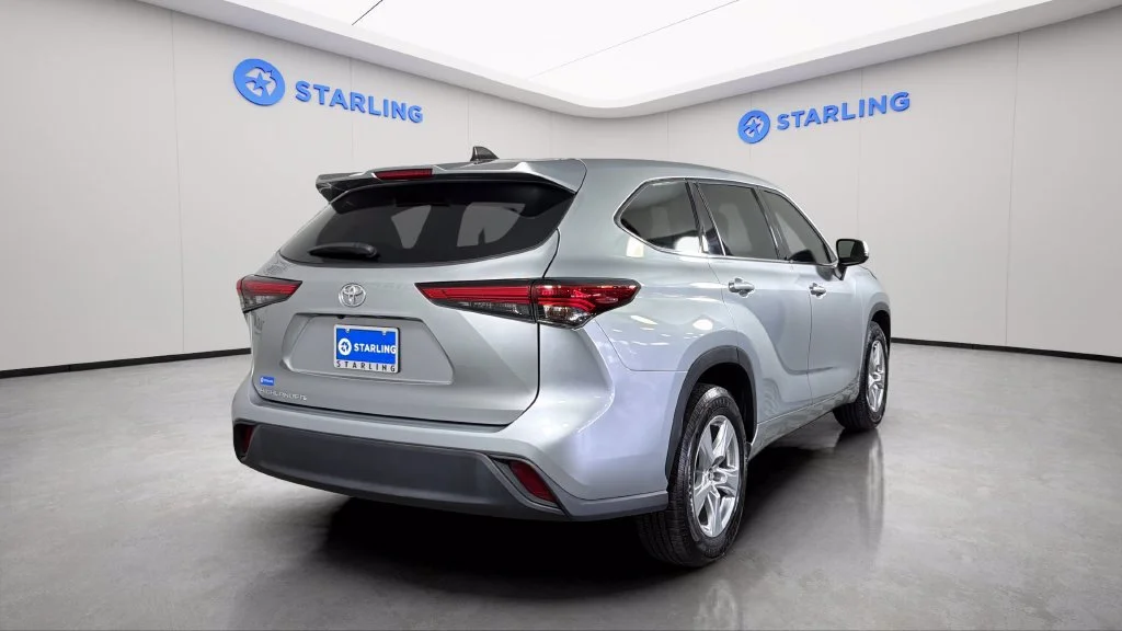 Used 2022 Silver Toyota L image 8