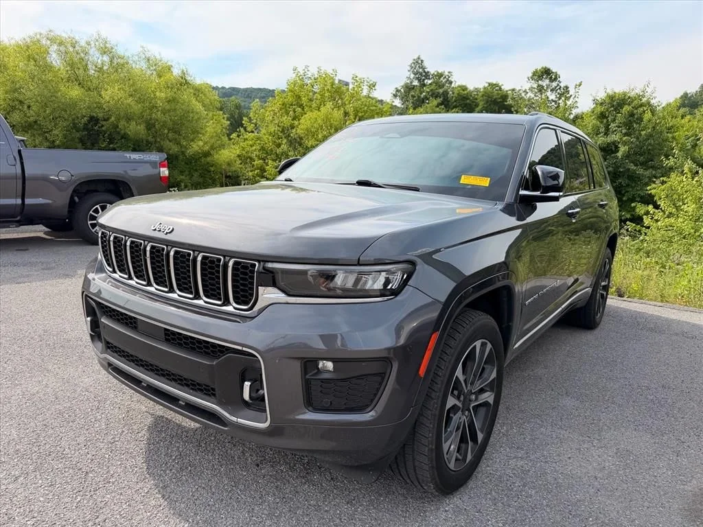 Used 2021 Gray Jeep Overland image 2
