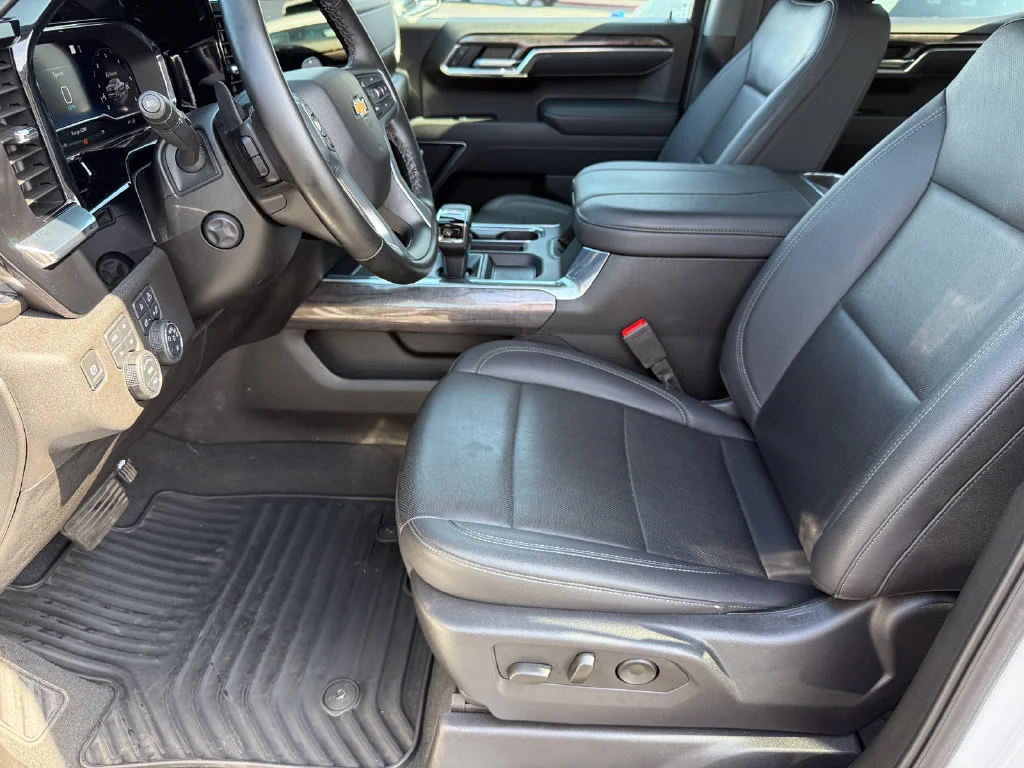Used 2025 Summit White Chevrolet LTZ image 24