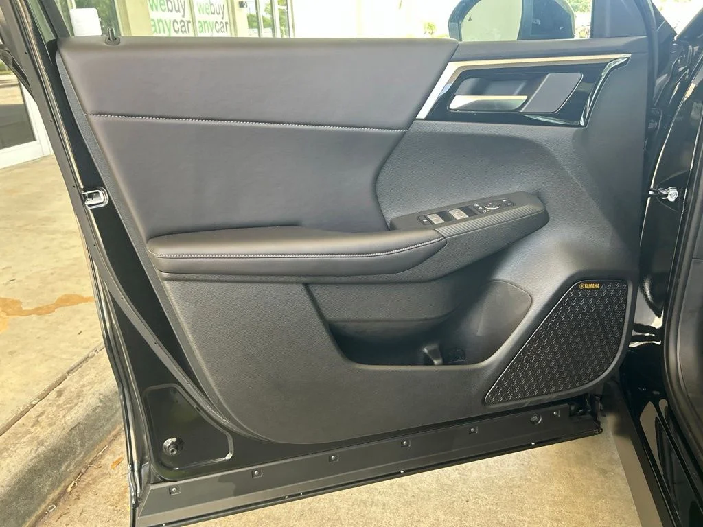 New 2026 Black Mitsubishi SE image 32