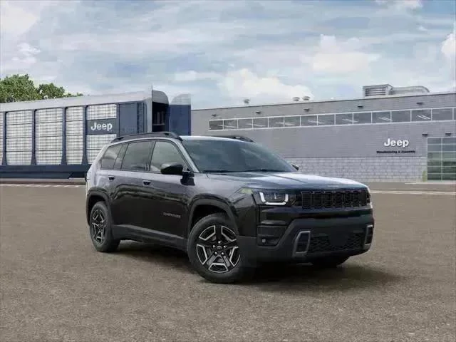 New 2026 Diamond Black Crystal Pearl-Coat Exterior Paint Jeep Laredo image 24