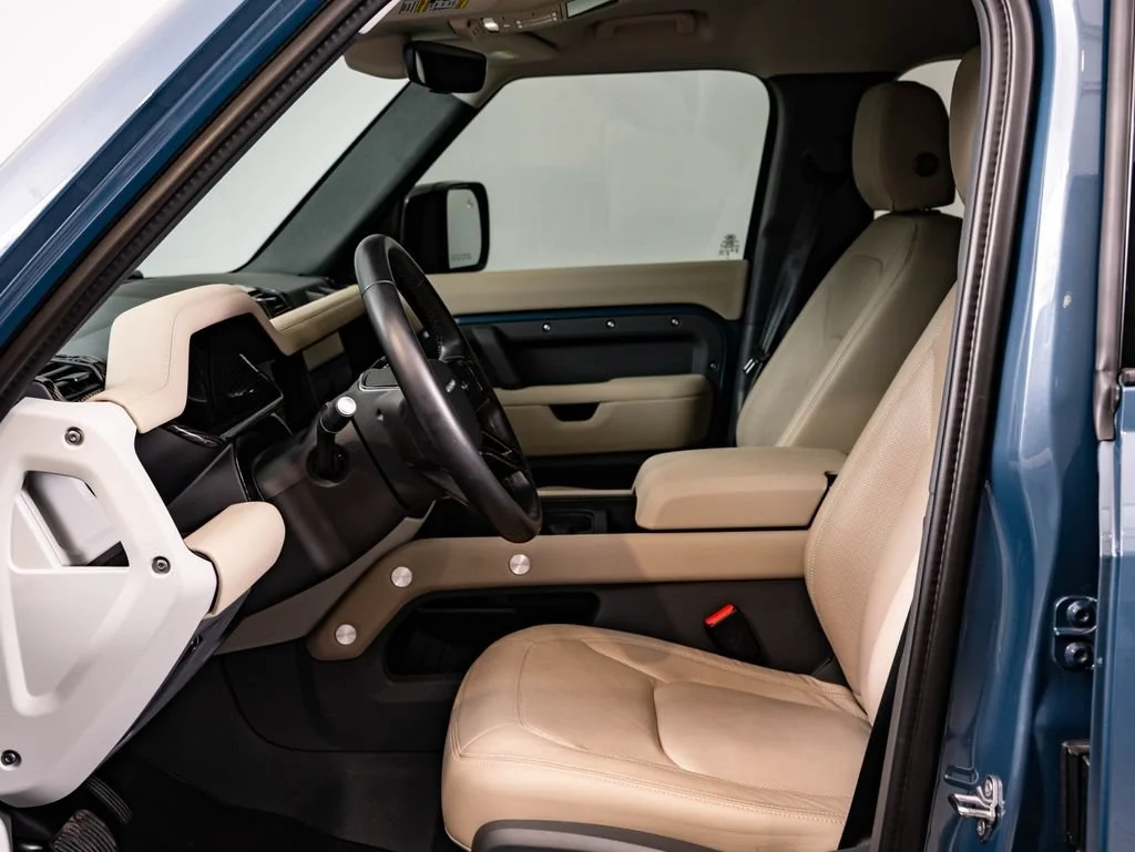 Used 2024 Tasman Blue Metallic Land Rover S image 22