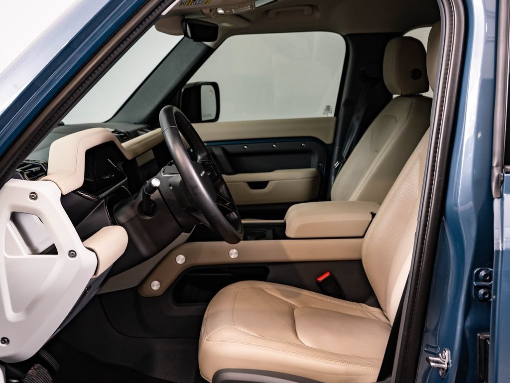 Used 2024 Tasman Blue Metallic Land Rover S image 22