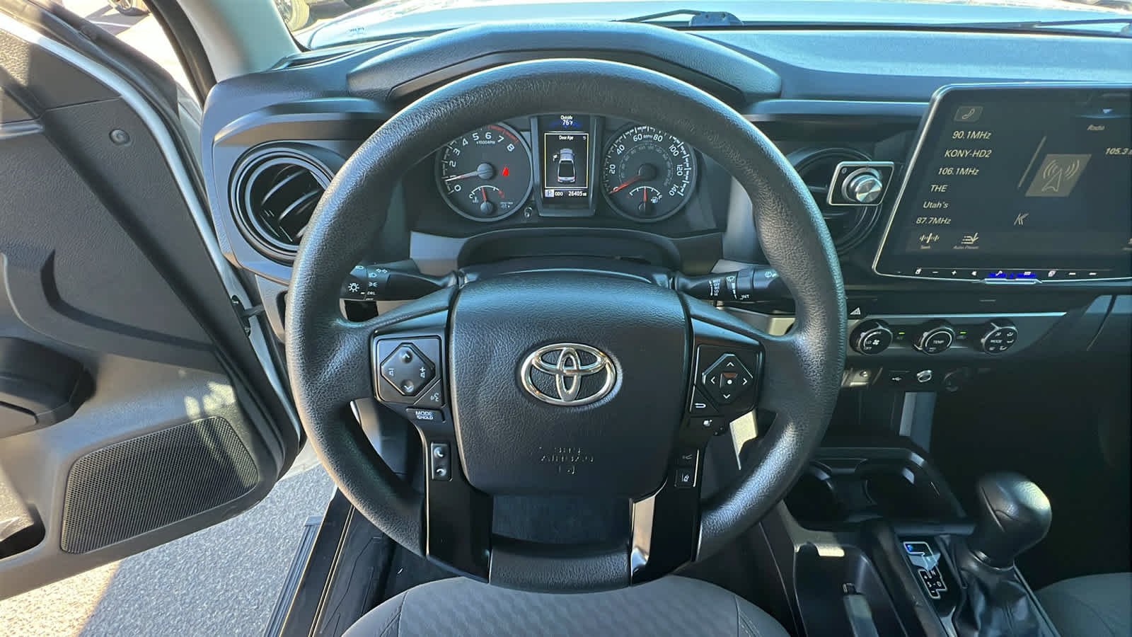 Used 2022 White Toyota SR image 18