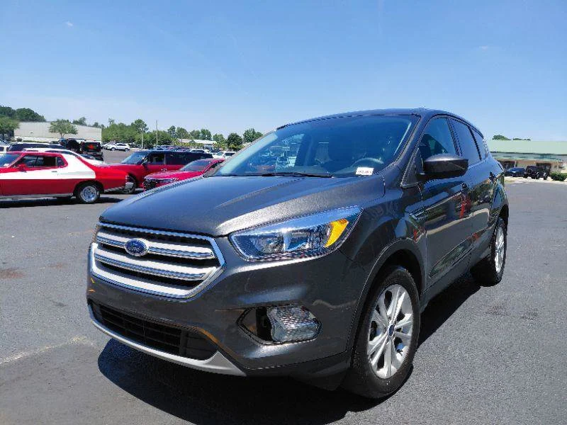 Used 2019 Magnetic Metallic Ford SE image 2