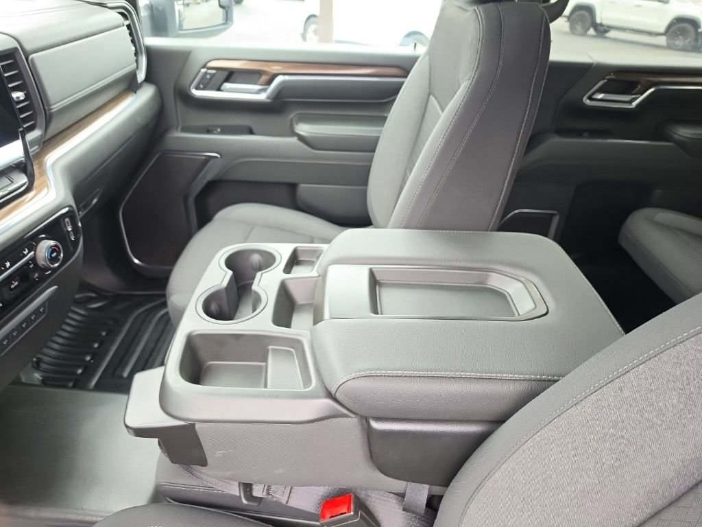 Used 2024 Summit White Chevrolet LT image 21