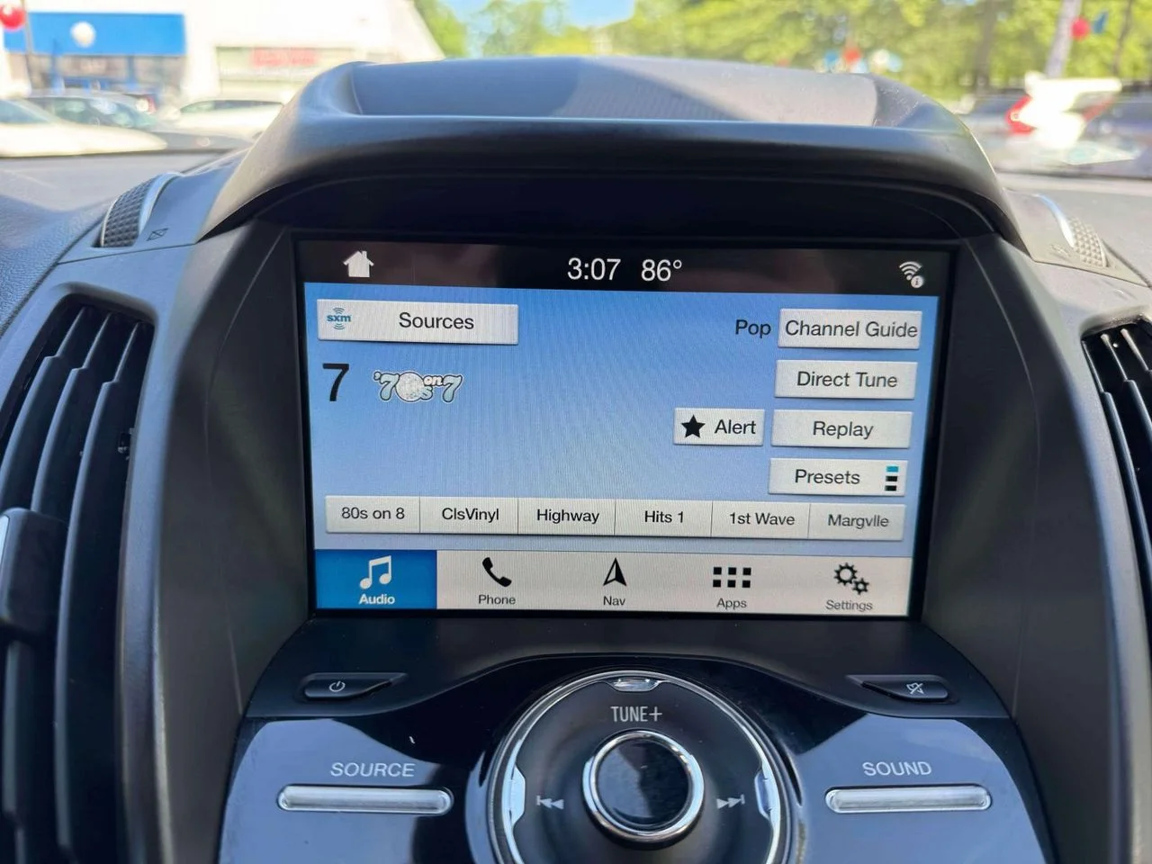Used 2019 White Platinum Clearcoat Metallic Ford Titanium image 32
