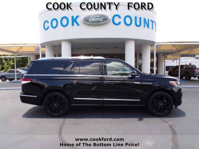 Used 2023 Infinite Black Metallic Lincoln Reserve image 10