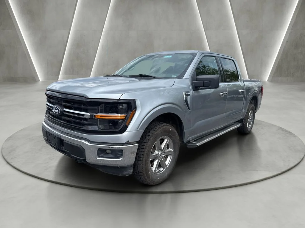 Used 2025 Silver Ford XLT image 3
