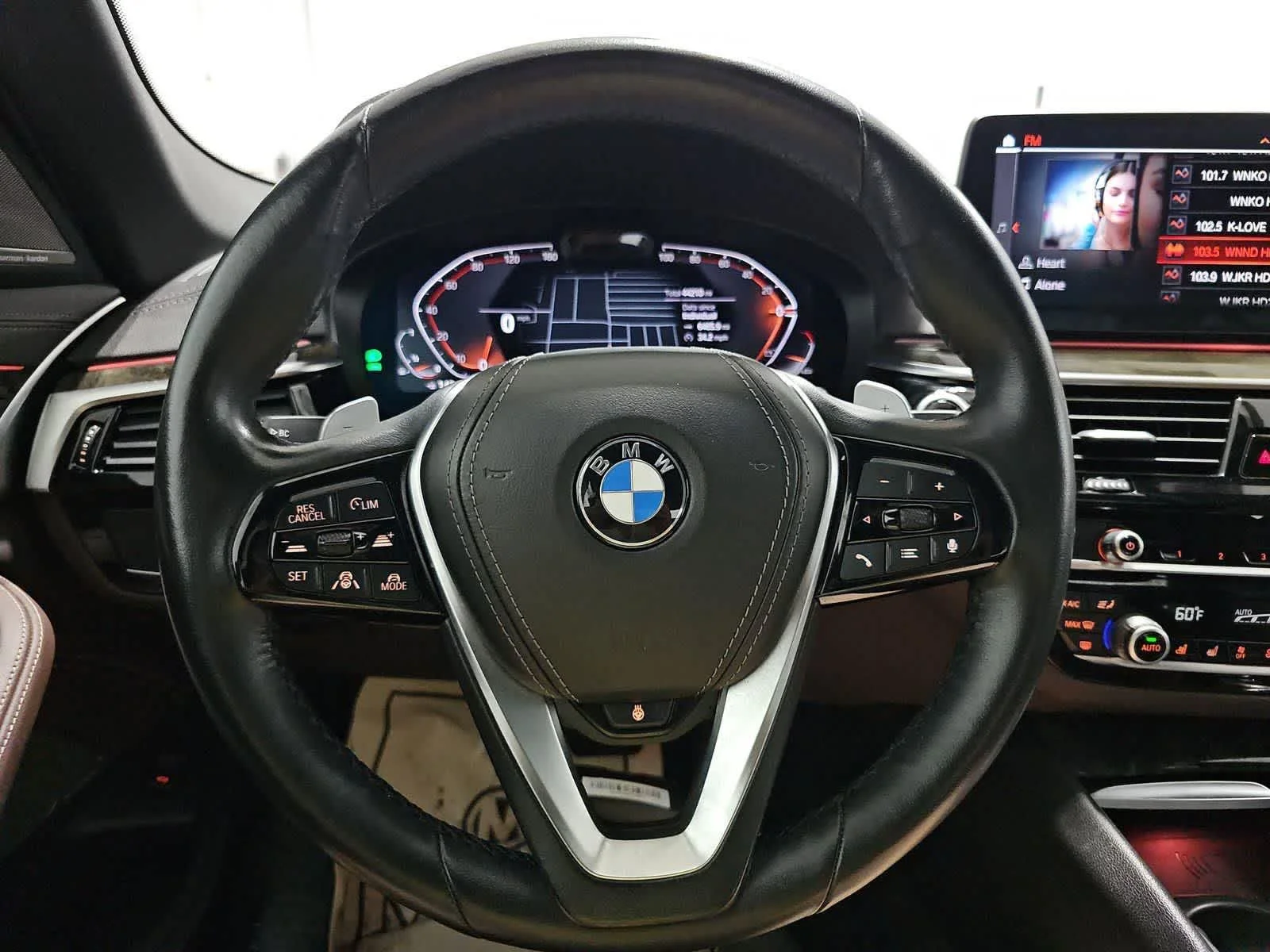 Used 2022 Dark Graphite Metallic BMW 540i xDrive image 10