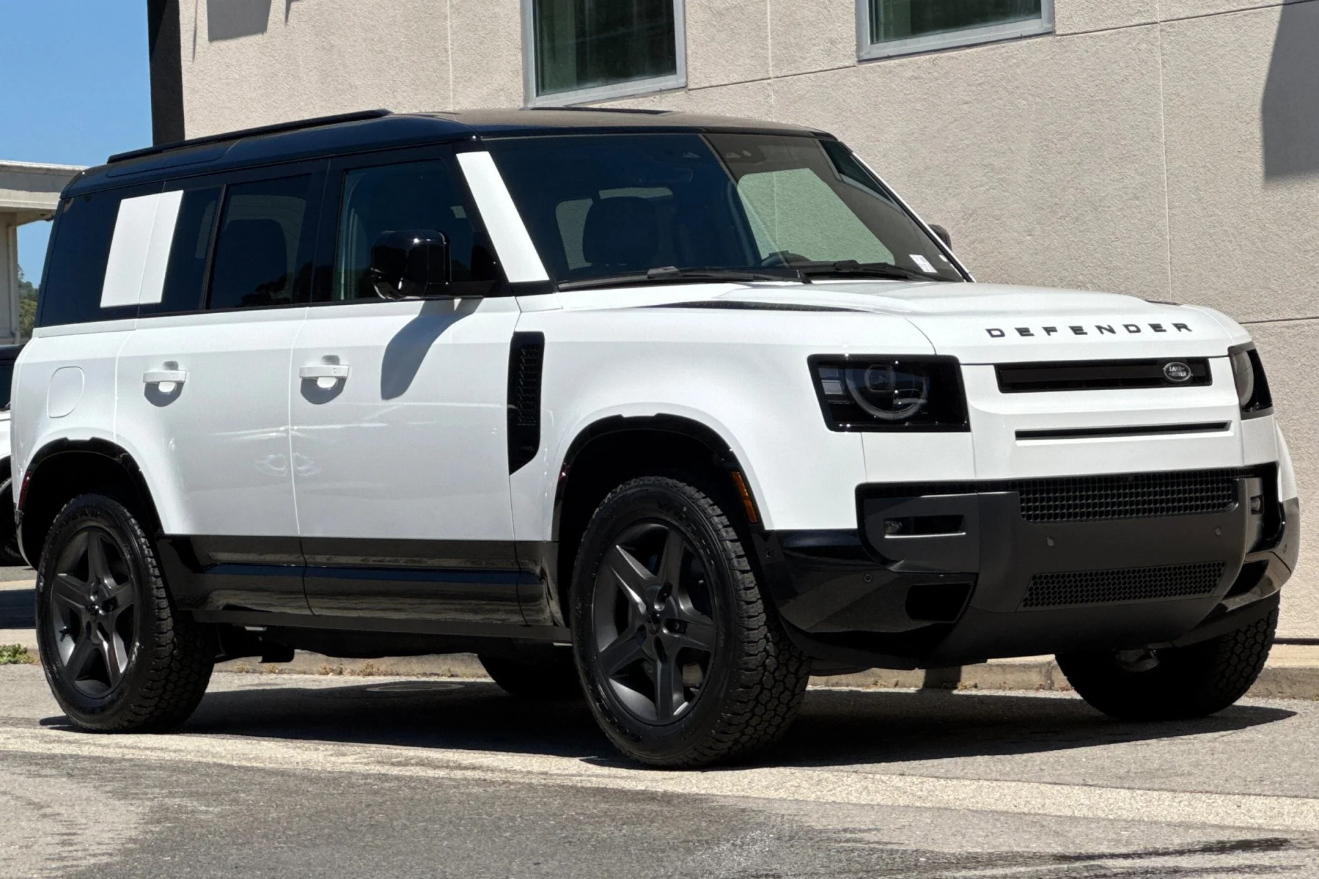 New 2026 Fuji White Land Rover X-Dynamic SE image 9