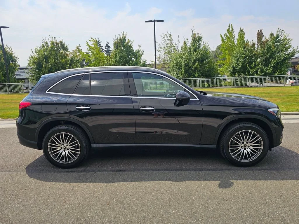 Used 2023  Mercedes-Benz GLC 300 image 6