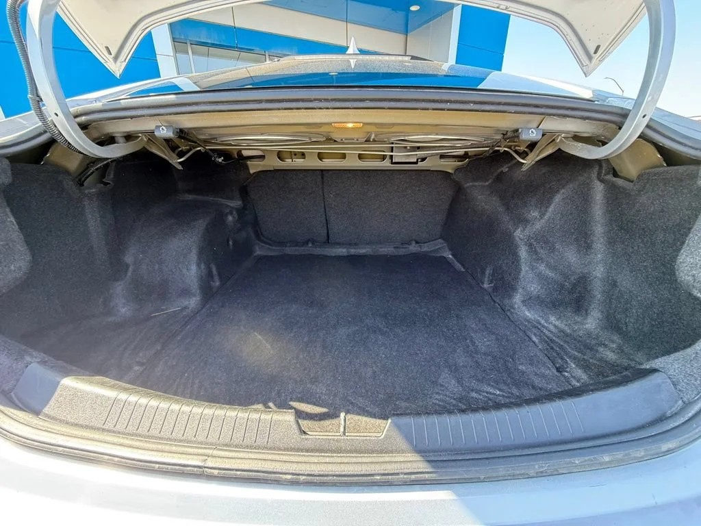 Used 2021 SILVER ICE METALLIC Chevrolet LT image 8