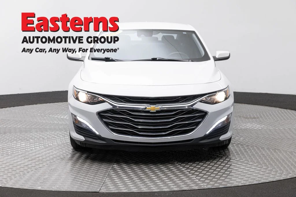 Used 2025 White Chevrolet LT image 2