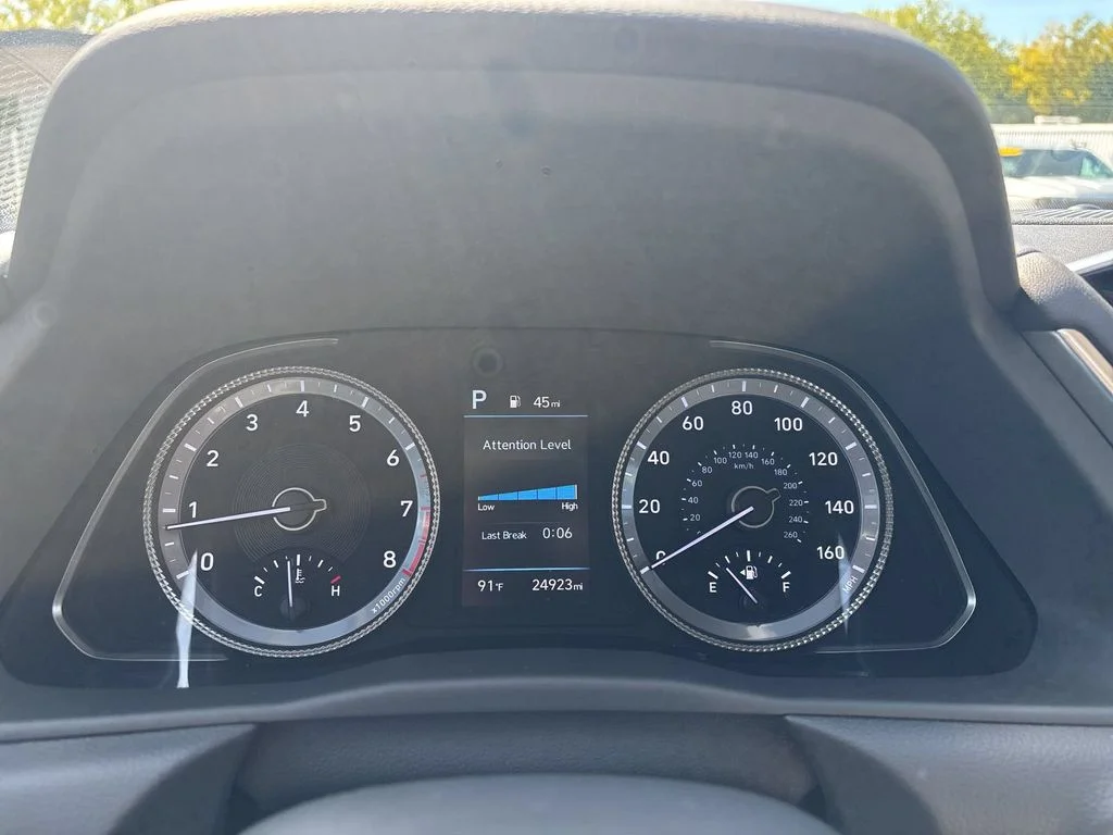 Used 2023 Red Hyundai SEL image 9