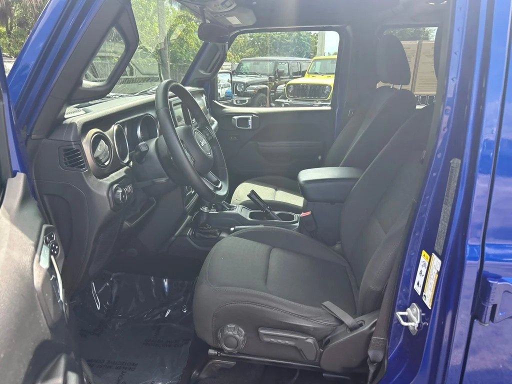 Used 2019 Blue Jeep Unlimited Sport S image 9
