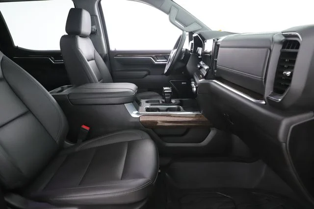 Used 2025 Black GMC Elevation image 31