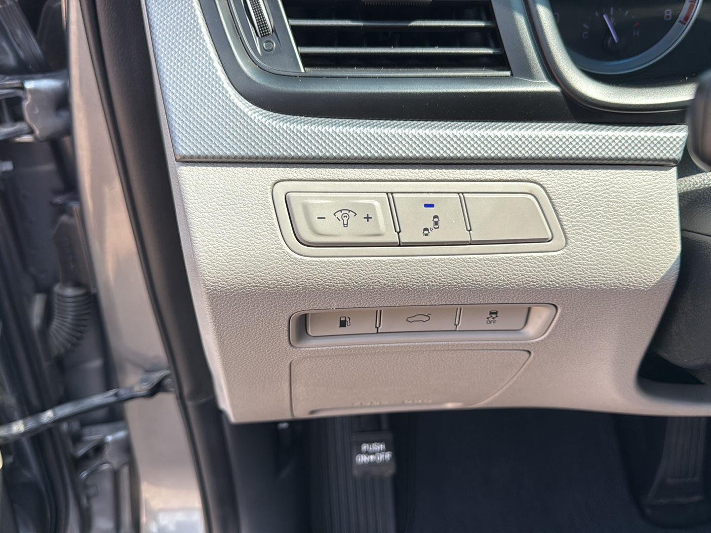 Used 2019 Machine Gray Hyundai SEL image 14