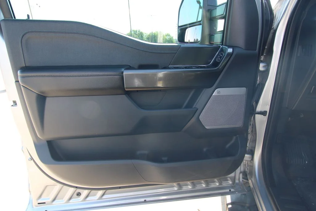 Used 2023  Ford Lariat image 42