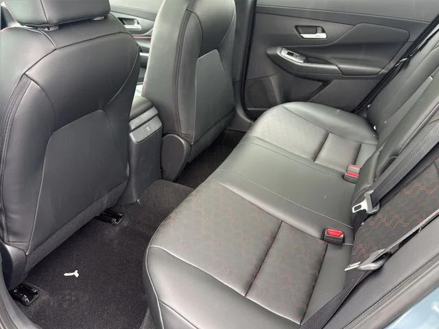 New 2026 Atlantic Gray Metallic / Super Black Two-tone Nissan SR image 15