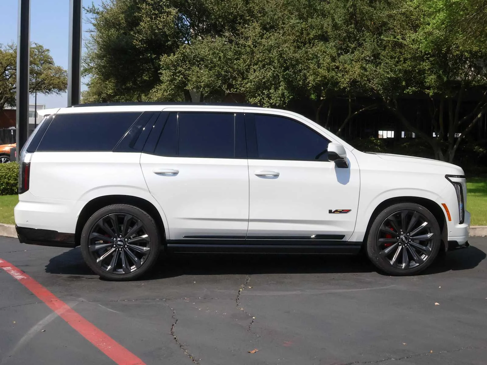2025 Cadillac Escalade V-Series - Photo 6