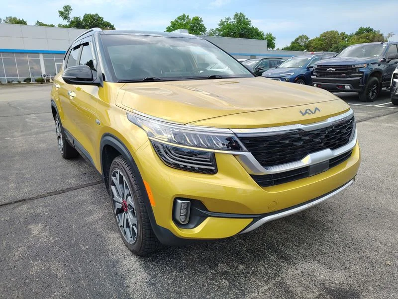 Used 2022 Yellow Kia SX image 3