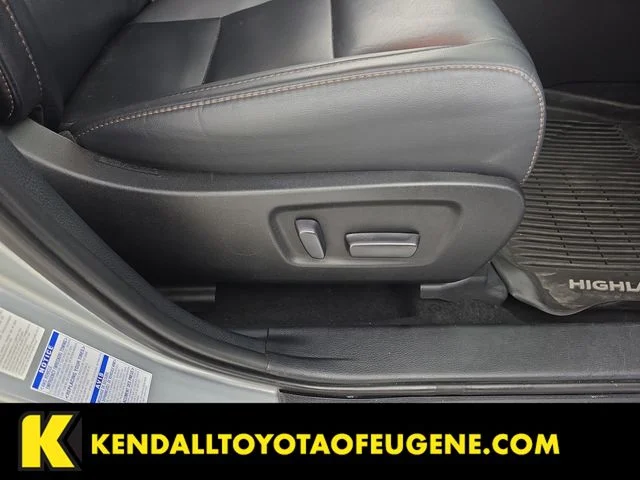 Used 2019 Silver Toyota XLE image 32