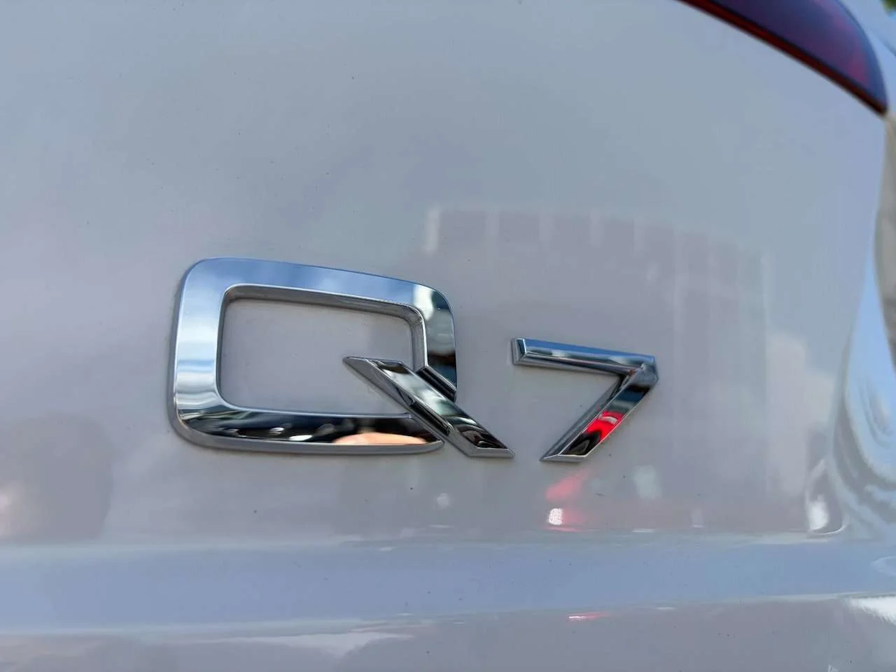 Used 2018 Glacier White Metallic Audi Technik image 10