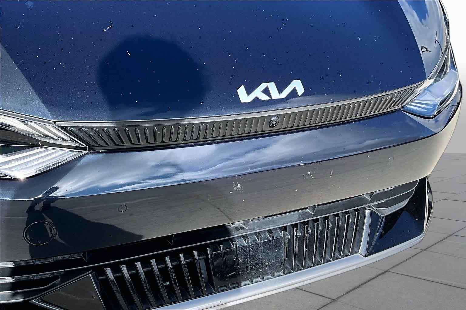 Used 2022 Gravity Blue Kia Wind image 27