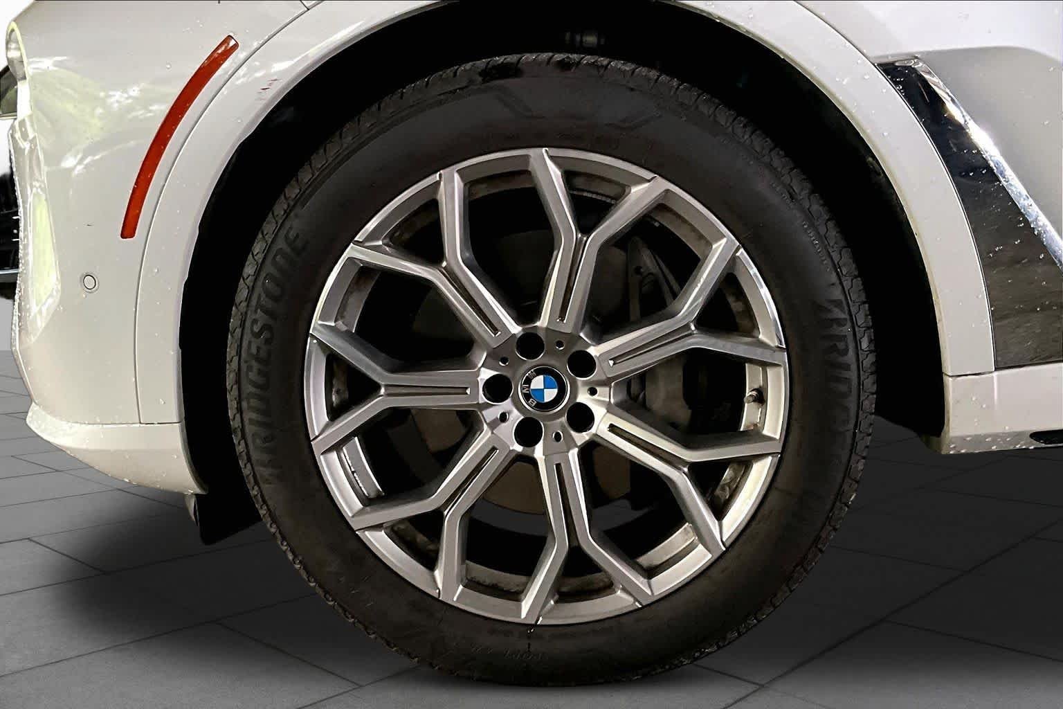 Used 2026 Mineral White Metallic BMW xDrive40i image 10